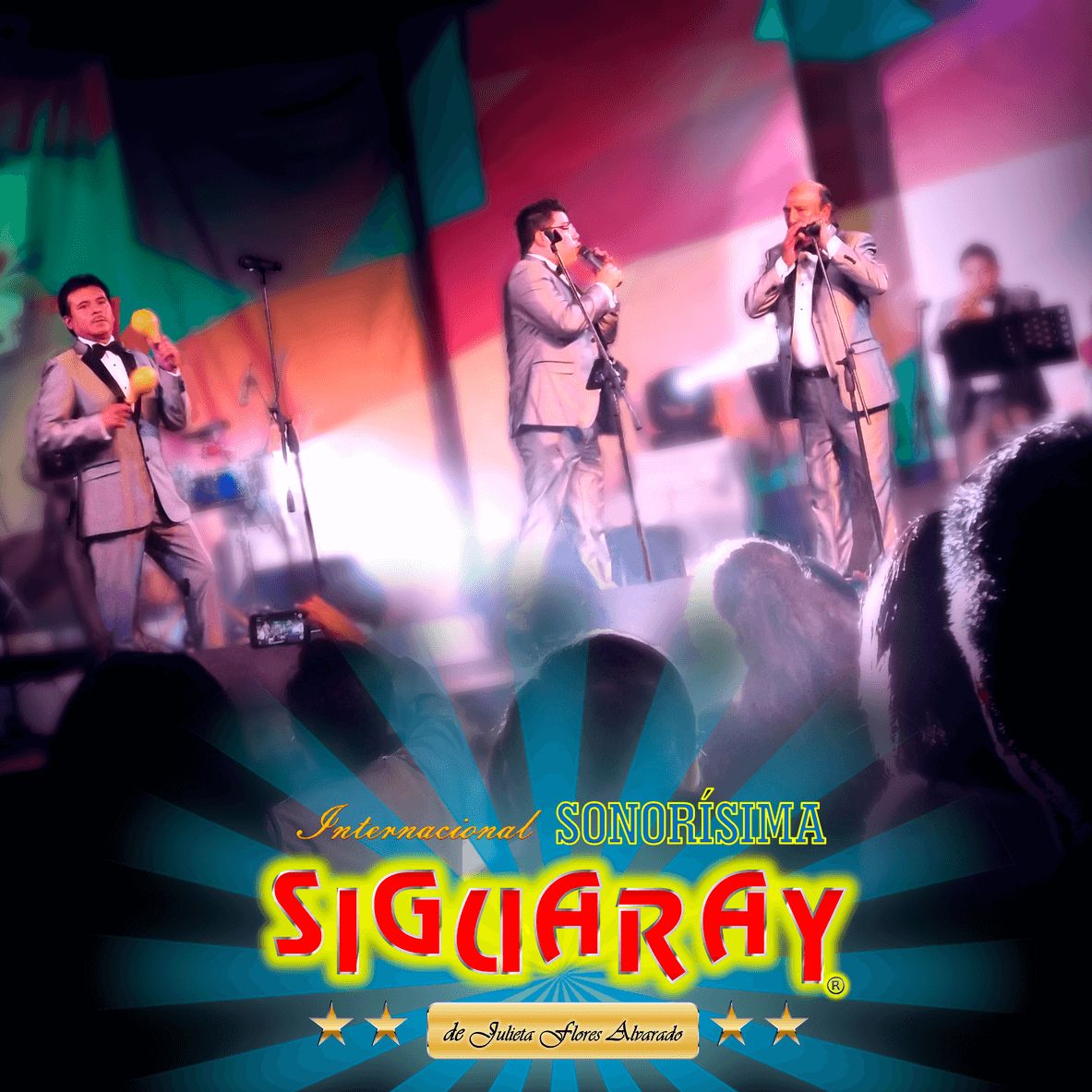 Siguaray cantando en concierto