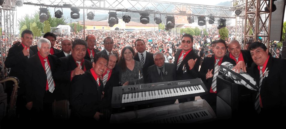 Siguaray junto al público en un festival
